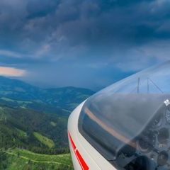 Flugwegposition um 14:01:57: Aufgenommen in der Nähe von Gemeinde Puch bei Weiz, Österreich in 1476 Meter
